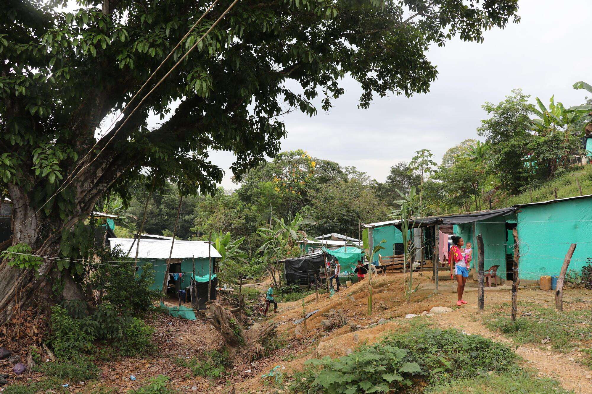 Makeshift houses in El Divino Niño