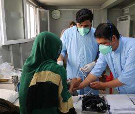 A woman in a green headscarf and her young daughter are treated for drug resistant tuberculosis at MSF’s treatment center in Kandahar, Afghanistan. 